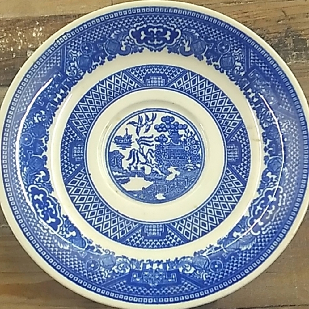Set of 2 plates vintage blue willow 5/22